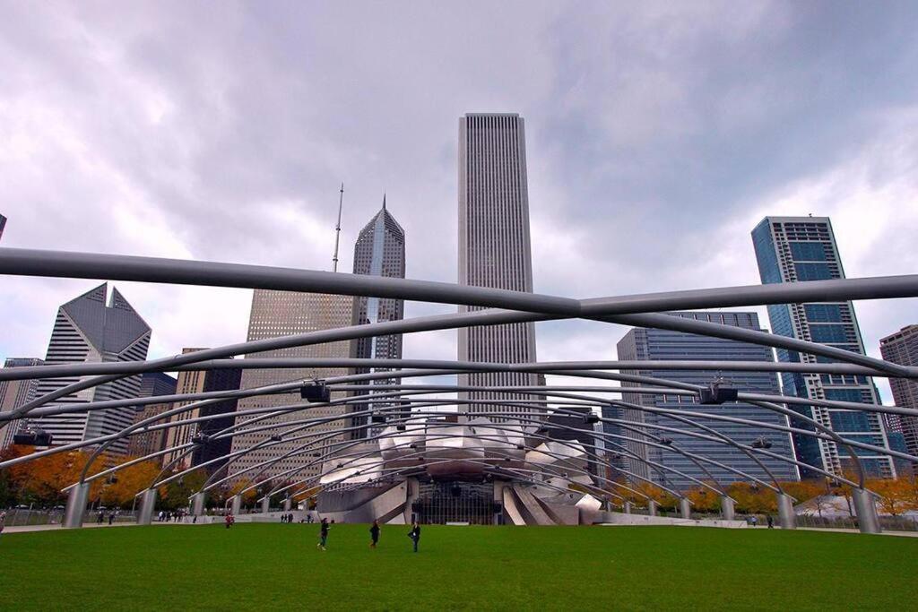 Mccormick Place Beautiful 2Br Apartment With Optional Parking Sleeps Up To 8 Near Soldier Field, Grant Park And Lakefront Trail Чикаго Екстер'єр фото